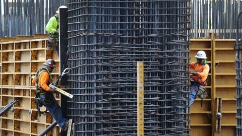 High US jobs growth fuels rate rise expectations